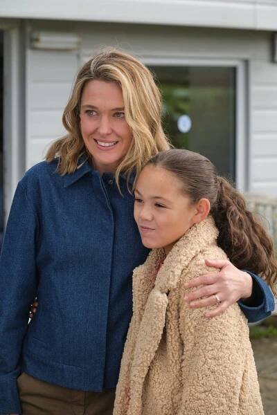 Beyond Paradise Sally Bretton and Bella Rei Blue Stevenson as Martha and Rosie