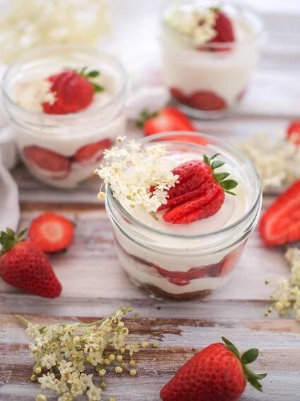 Jahodové tiramisu s bazovým sirupom