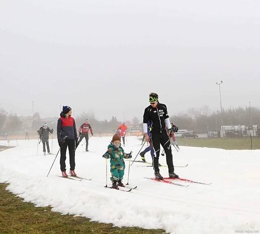 FOTO: Kam na běžky? Třeba do Vejsplach. Okolí tratě ale zimu moc nepřipomíná