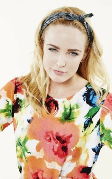 Caity-Lotz-Photos