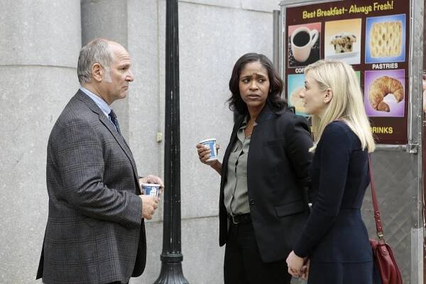 Právem odsouzeni - Šťastný konec - Z filmu - John Kapelos, Merrin Dungey, Emily Kinney