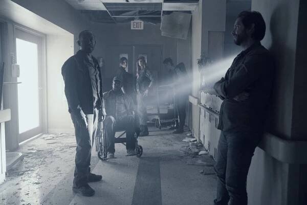 Živí mrtví: Počátek konce - MM 54 - Z filmu - Lennie James, Aaron Stanford