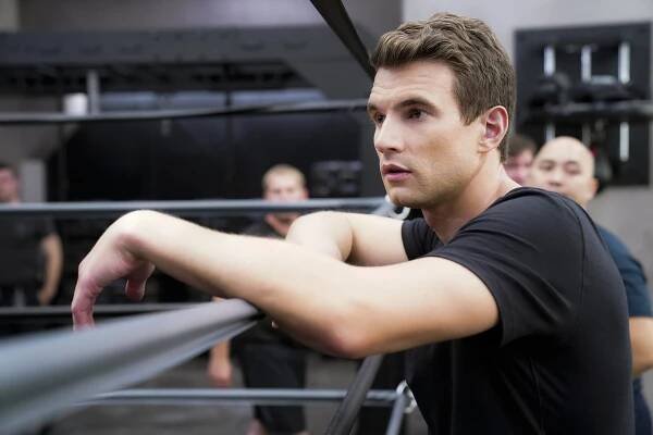 Zbrojnice - S.O.S. - Z filmu - Alex Russell