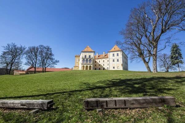 Romantický pobyt v historickém apartmánu na zámku Letovice vč. prohlídky a lahve sektu