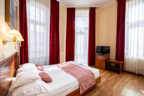 Postel nebo postele na pokoji v ubytování Hotel Pannonia