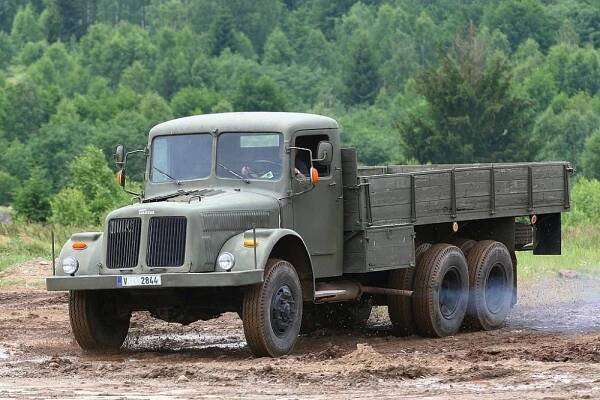 Tatra 111 byl těžký nákladní automobil, na který nedali dopustit ani vojáci wehrmachtu, ani Sověti