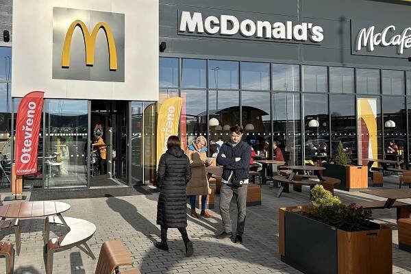 VIDEO: McDonald’s v Třebíči otevřel. Lidé čekali na historický okamžik