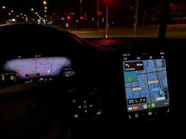 CarPlay dostalo v iOS 17.4 zásadní vylepšení. Nově si může Apple mapy zobrazit na displeji před volantem | Český Mac