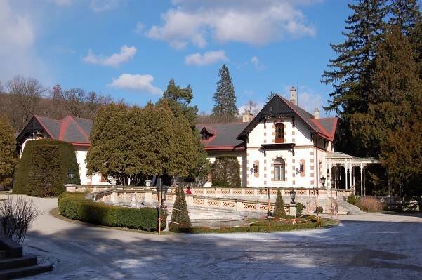 File:Hermes Villa Hof.JPG