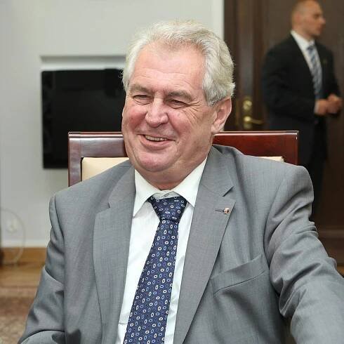Budeme z toho muset vyžít, postěžoval si Miloš Zeman. Přitom má důchod přes 20 tisíc a k tomu dalších 100...