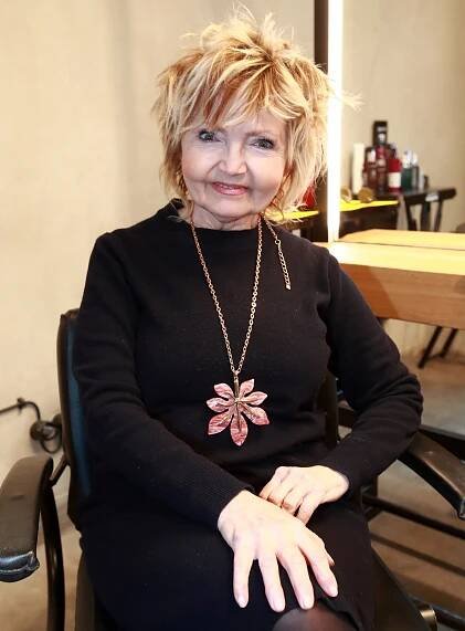 Eva Hrušková před změnou střihu...