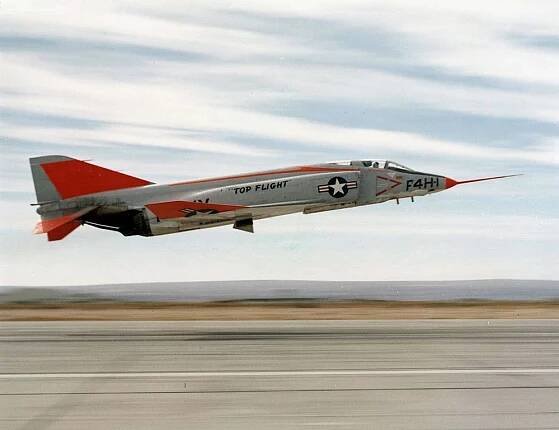 Fantastic Phantom: the Records set by the McDonnell Douglas F-4 - The Aviationist