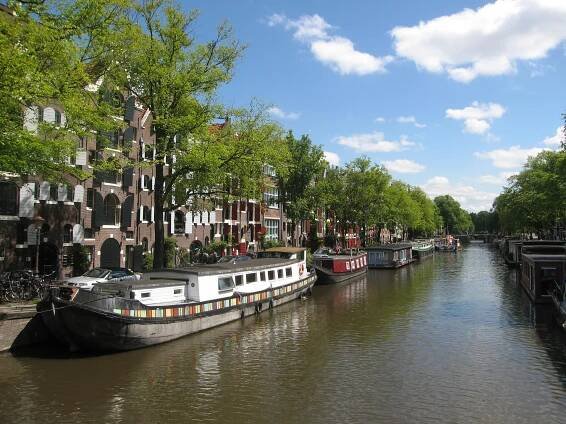 Renting a houseboat in Amsterdam