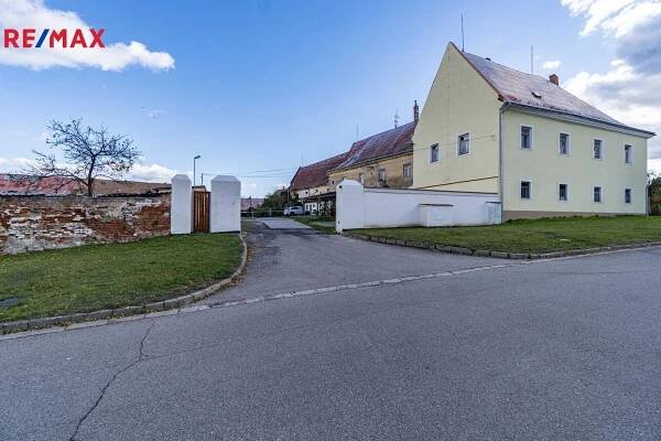 Prodej pozemku 14278 m2, Drnholec