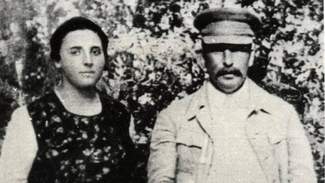 Manželky diktátorů: Naděžda Stalinovi nepřipila, ráno ji našli mrtvou. Její lékaře umlčeli na popravišti