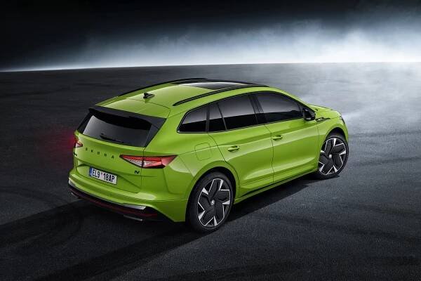 Nejvýkonnější Škodovka v praktičtějším balení: Elektrický Enyaq RS iV nyní také jako SUV