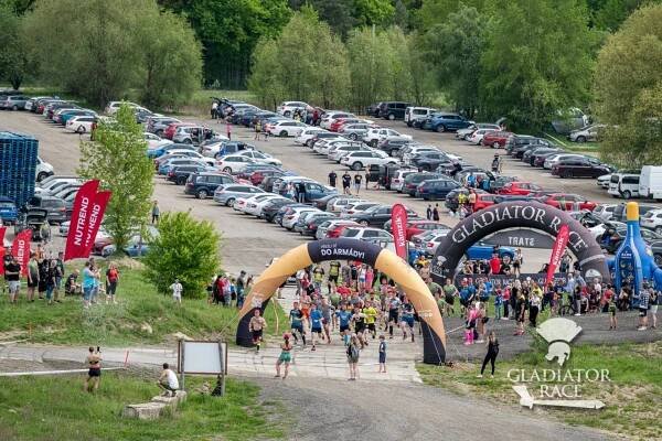 Gladiator Race Milovice 2025 | Bílý švýcarský ovčák