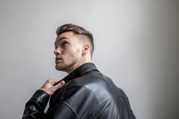 Zpěvák Mikolas Josef: Fanynky někdy reagují dost drsně, píší o sebevraždě