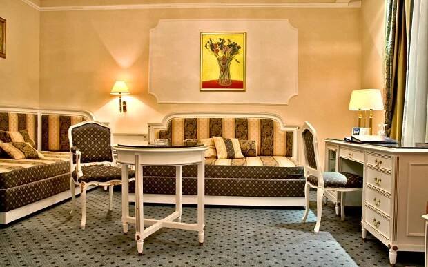 Mariánské Lázně: 5* Hotel Esplanade Spa & Golf Resort s bazénom, Rímskymi kúpeľmi a procedúrou + raňajky