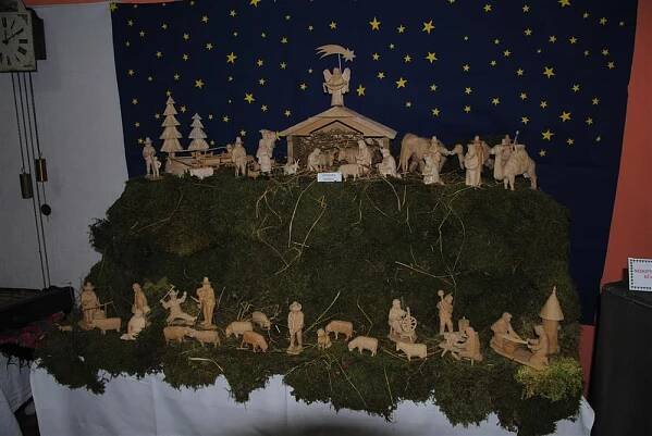 Oficiální stránky obce Neubuz - Zpívání u stromečku a výstava betlémů