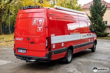 Chemický automobil Sprinter pražských hasičů je určen k zásahům s možností výskytu chemických, biologických a radioaktivních