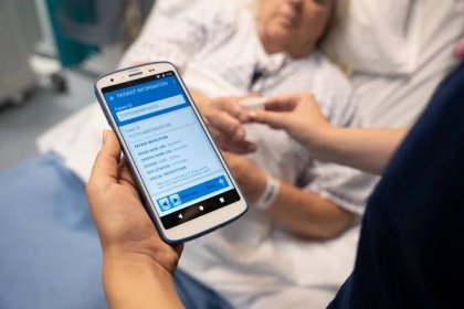 Enhancing Efficiency: Mobile Computers in Hospital Workflows
