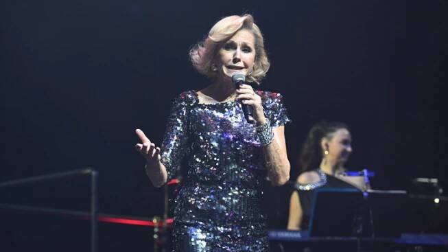 Helena Vondráčková zazpívala na koncertě pro Hanu Zagorovou.