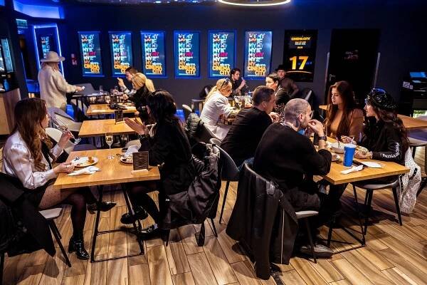 Klan Gucci ovládl VIP Chodov, všichni zúčastnění předvedli své stylové outfity - CINEMAHOUSE.cz