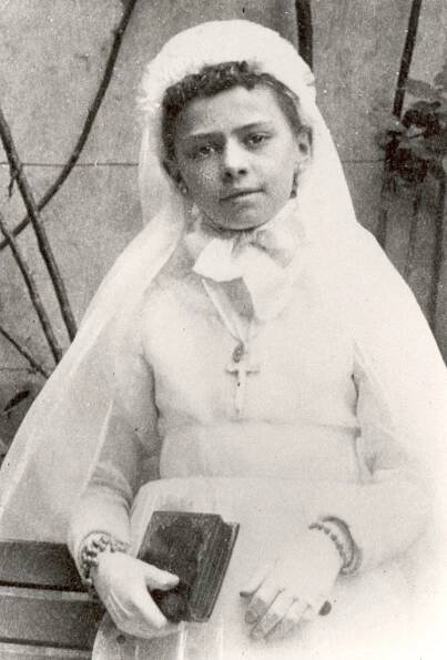 Soubor:Elisabeth de la Trinité photographiée pour sa première communion.jpg – Wikipedie