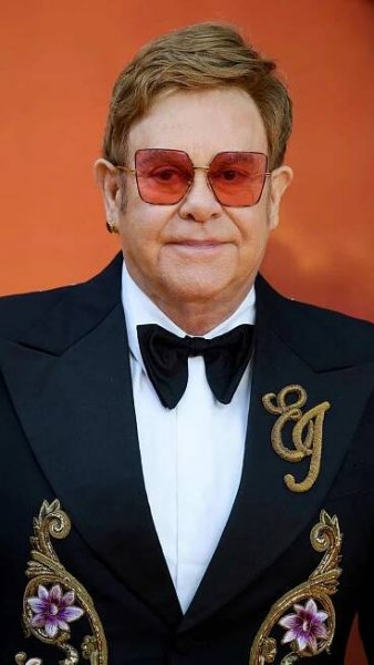 Elton John Celebrities Mourn Tony Bennett Death