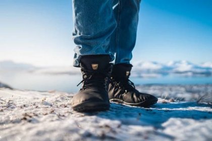 Nejlepší obutí na zimu? Bosé boty. Osvědčily se i cestovateli za polárním kruhem