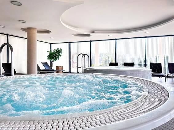 Luxusní hotel ve Velichovkách: bohaté snídaně, neomezený wellness i sport