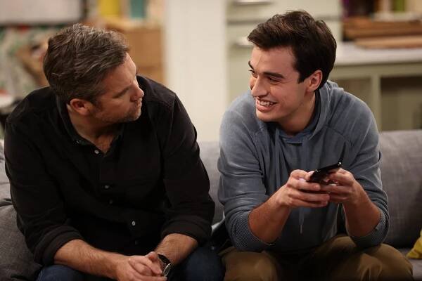 Call Your Mother - Feelings - Z filmu - Patrick Brammall, Joey Bragg