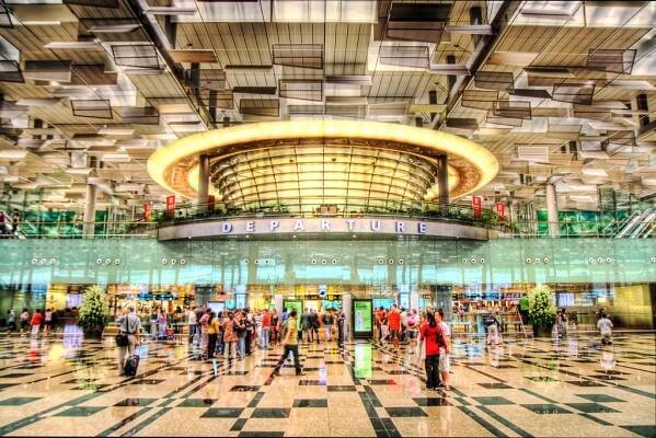 V letech 2021 a 2022 o tento titul dočasně přišlo ve prospěch katarského mezinárodního letiště Hamad International Airport