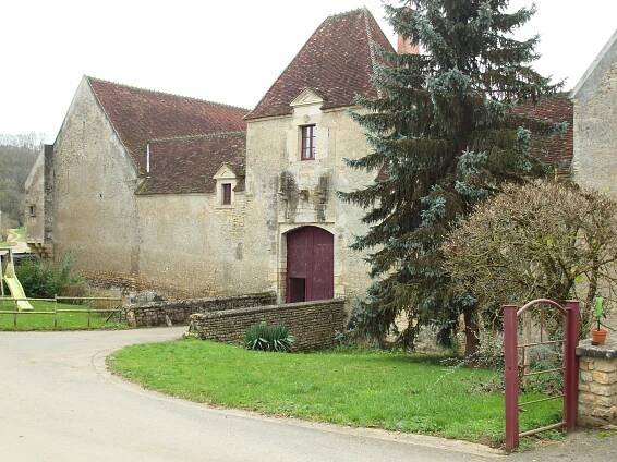 Súbor:Sauzay-FR-58-ferme fortifiée-4.jpg – Wikipédia