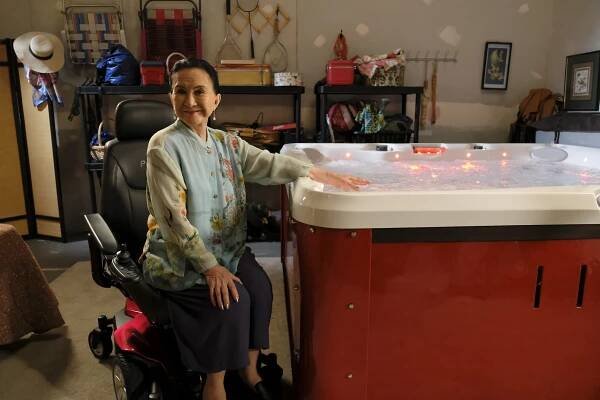 Huangovi v Americe - Grandma's Boys - Z filmu - Lucille Soong