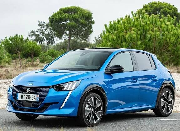 Rodinných elektromobilů do milionu je pořád málo. Zkuste francouzské značky