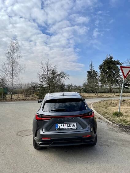 Test Lexus NX 350h 4×4 E-FOUR: Konečná, nevystupovat! - Flotila