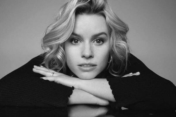 Patricie Pagáčová, známá ze seriálu Ulice a soutěže Superstar, je po porodu dcery zase na roztrhání - Předminutou.cz