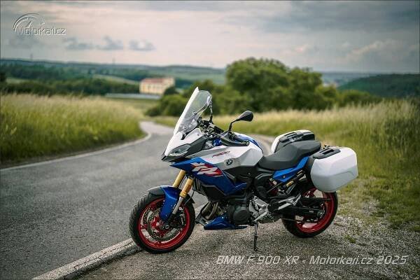BMW F 900 XR | Katalog motocyklů a motokatalog na Motorkáři.cz