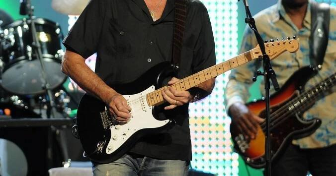 Kytarový mág Eric Clapton bojoval s depresemi i ztrátou syna. Muzika ho vždy vyléčila