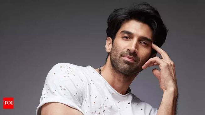 Aditya Roy Kapur opens up on balancing praise for looks and recognition for talent: "At least they’re not saying something bad"