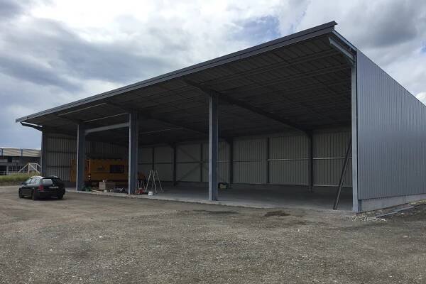 Construction de hangar, hall de production, bâtiment de bureaux, hall de stockage