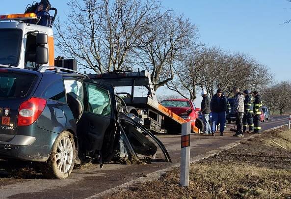 FOTO: Z hrůzné nehody vyvázli jen se zraněním