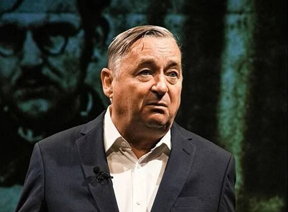 ANDREAS VITÁSEK: DER HERR KARL