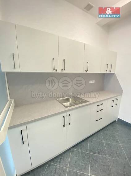 Pronájem kanceláře 21 m², Hlubčická, Krnov - Pod Bezručovým vrchem