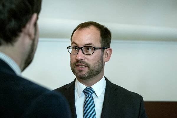 Farský se vzdal poslaneckého mandátu, ve sněmovně ho nahradí Jarmila Levko