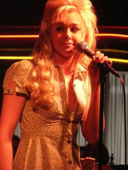 Laura Bell Bundy - Wikipedia