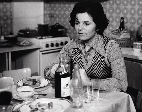 Žena za pultem - Příběh zeleninové Jiřinky (E02) (1977)