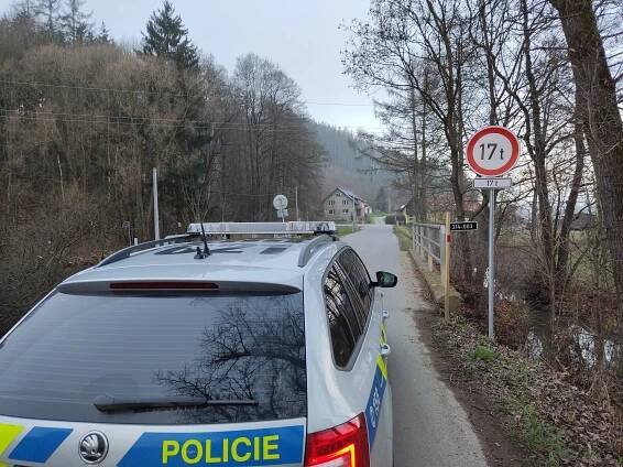 PŘI KONTROLE NEZJISTLI POLICISTÉ ŽÁDNÉ PORUŠENÍ PŘEDPISŮ | OIK TV 
